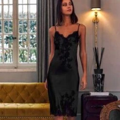 Marjolaine Phenix Silk And Lace Nightdress 10 Marjolaine Phenix Silk And Lace Nightdress -Maison SL Store phenixlangenachtjurk 3phe6101noir